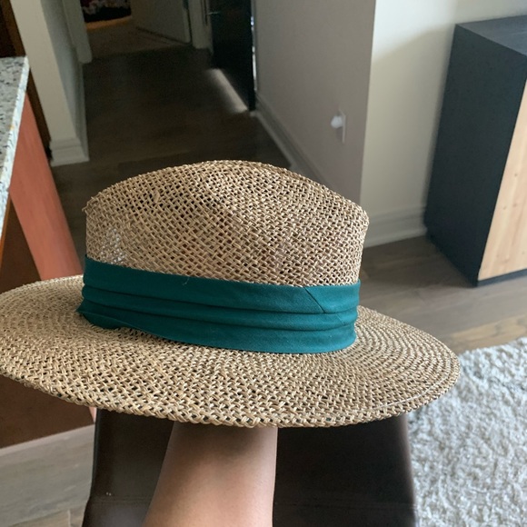 Summer straw vacation hat with emerald green band - Picture 2 of 4
